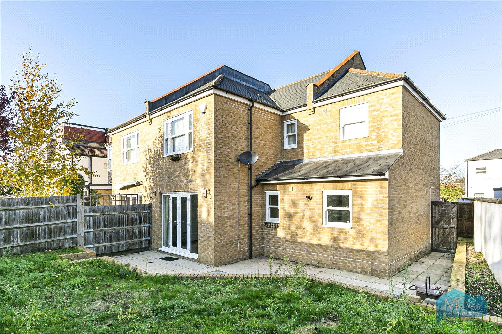 4 bedroom End of Terrace House to rent - Martyn Gerrard