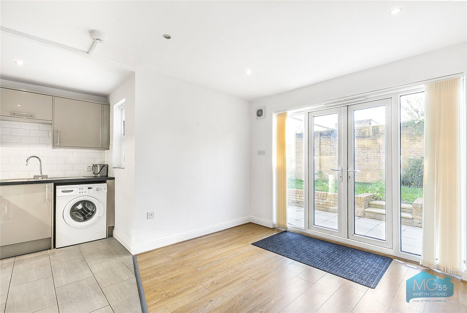 4 bedroom End of Terrace House to rent - Martyn Gerrard