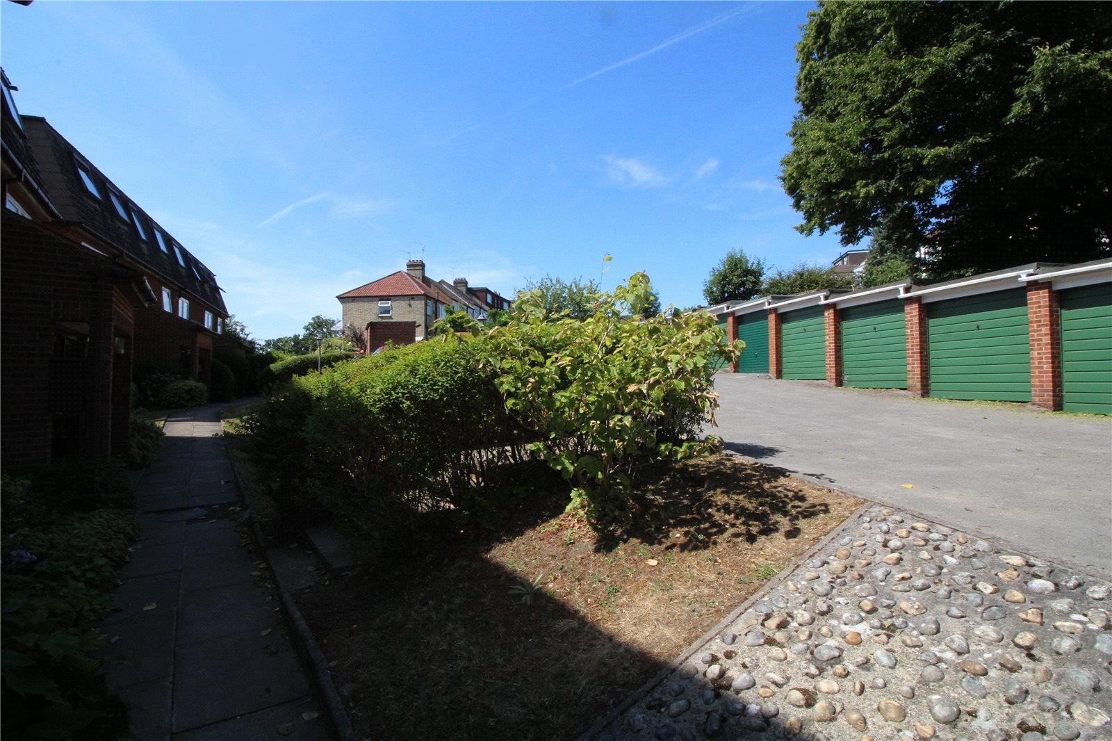 2 bedroom Apartment to rent - Martyn Gerrard