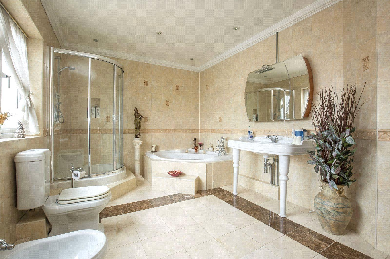 3 bedroom Detached House to rent + ' - Martyn Gerrard