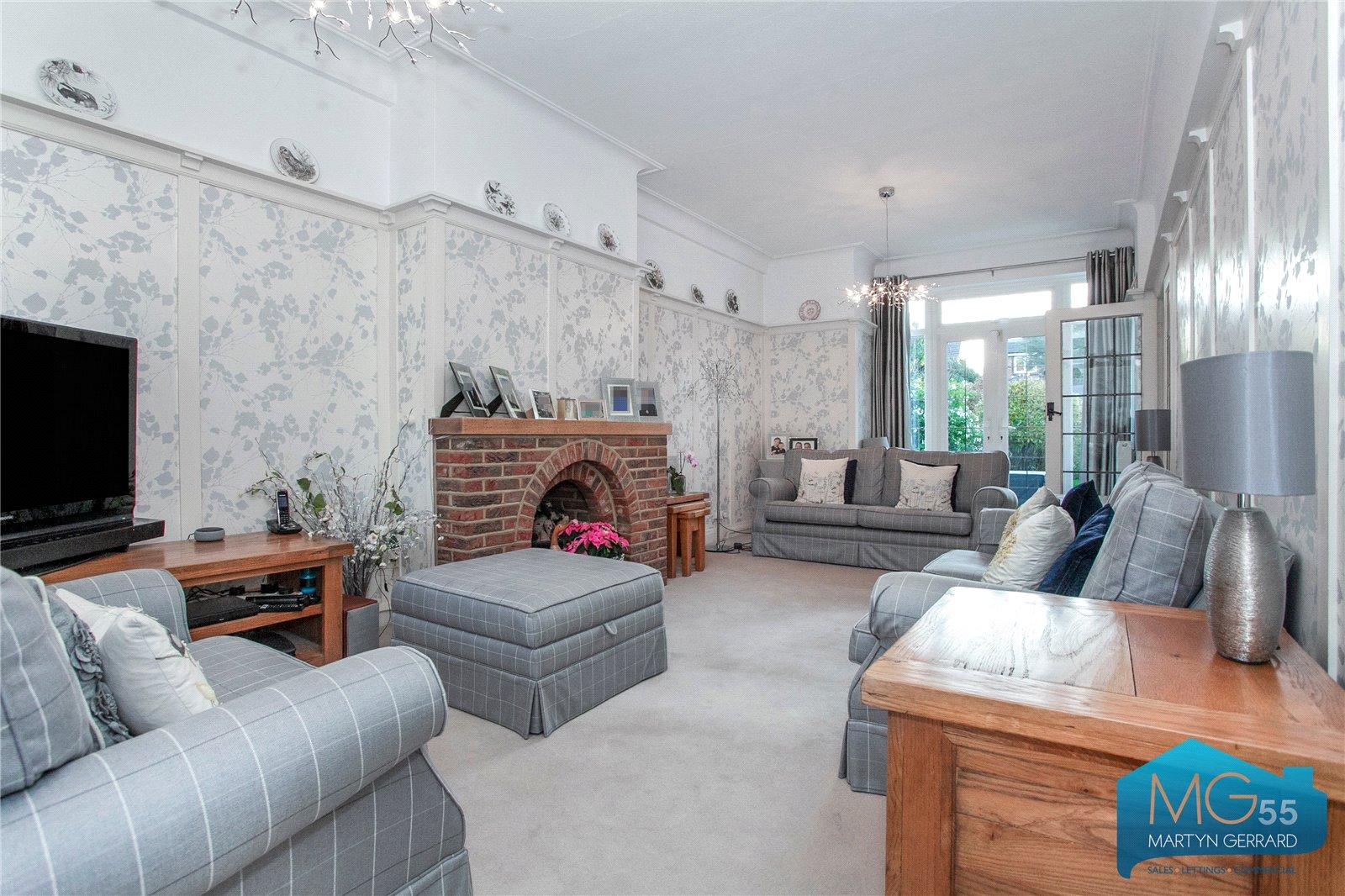 4 bedroom Semi-Detached House to rent - Martyn Gerrard