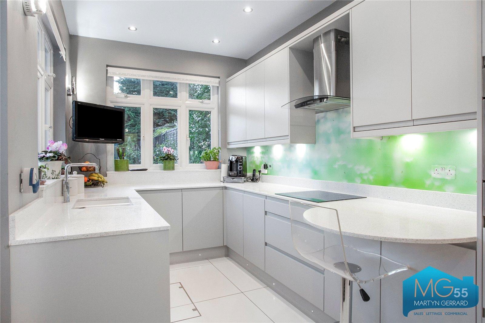 4 bedroom Semi-Detached House to rent - Martyn Gerrard