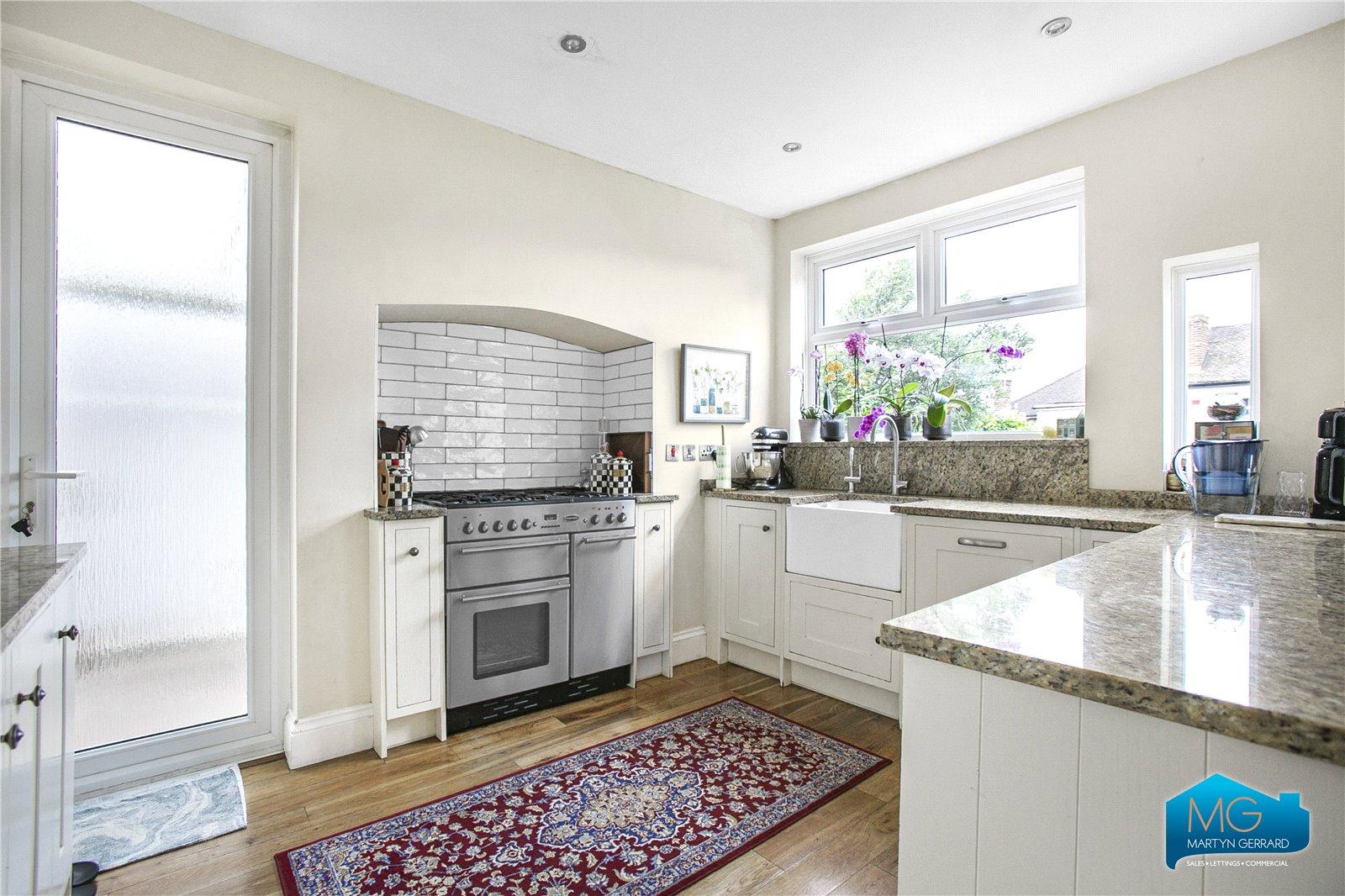 4 bedroom Semi-Detached House to rent - Martyn Gerrard