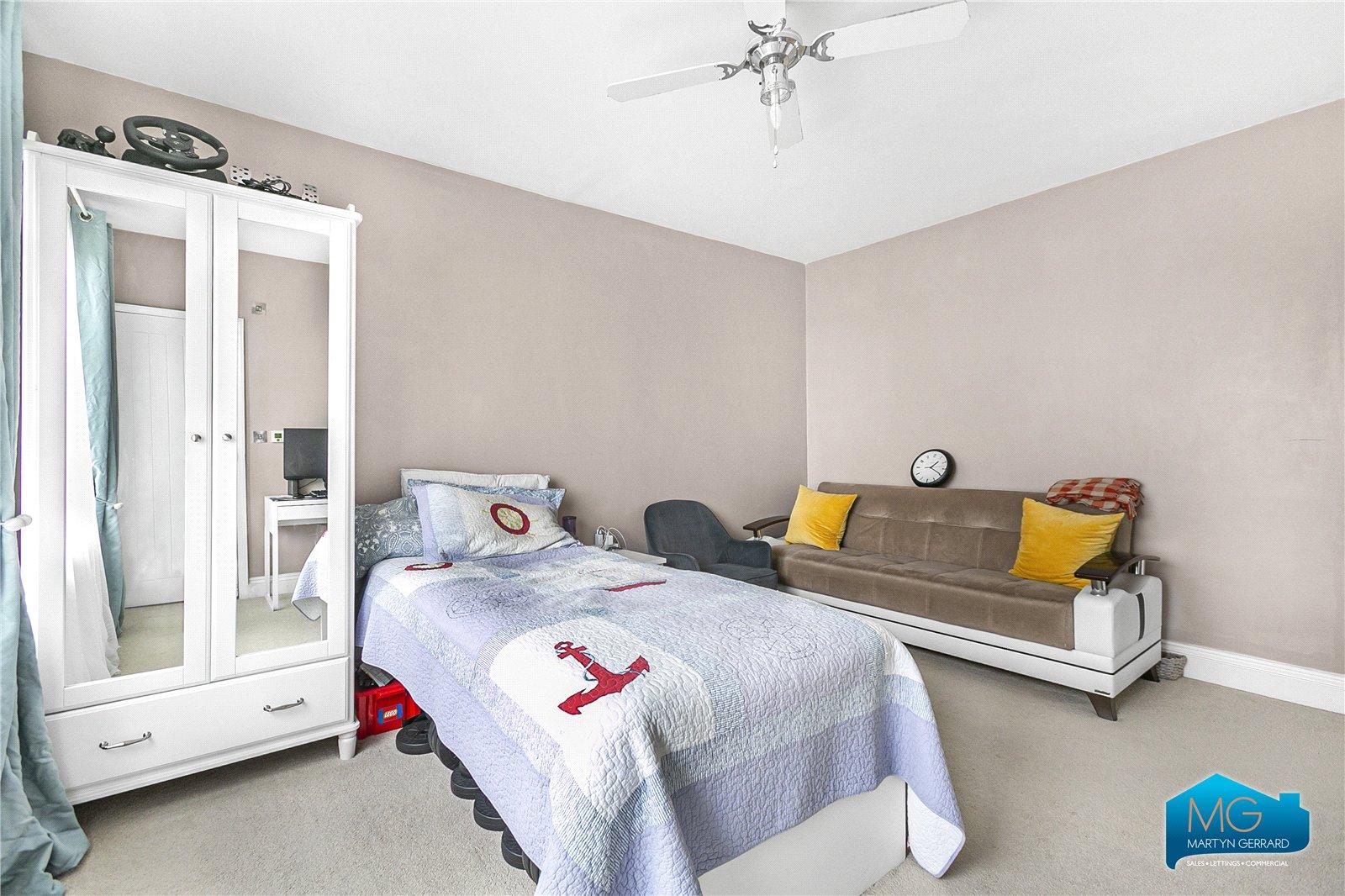 4 bedroom Semi-Detached House to rent - Martyn Gerrard