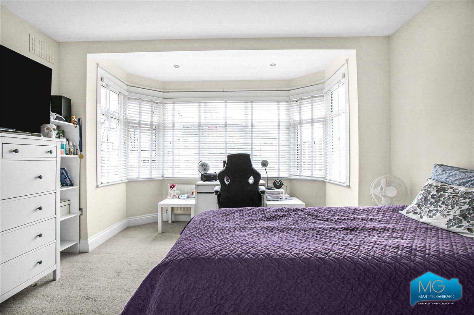 4 bedroom Semi-Detached House to rent - Martyn Gerrard
