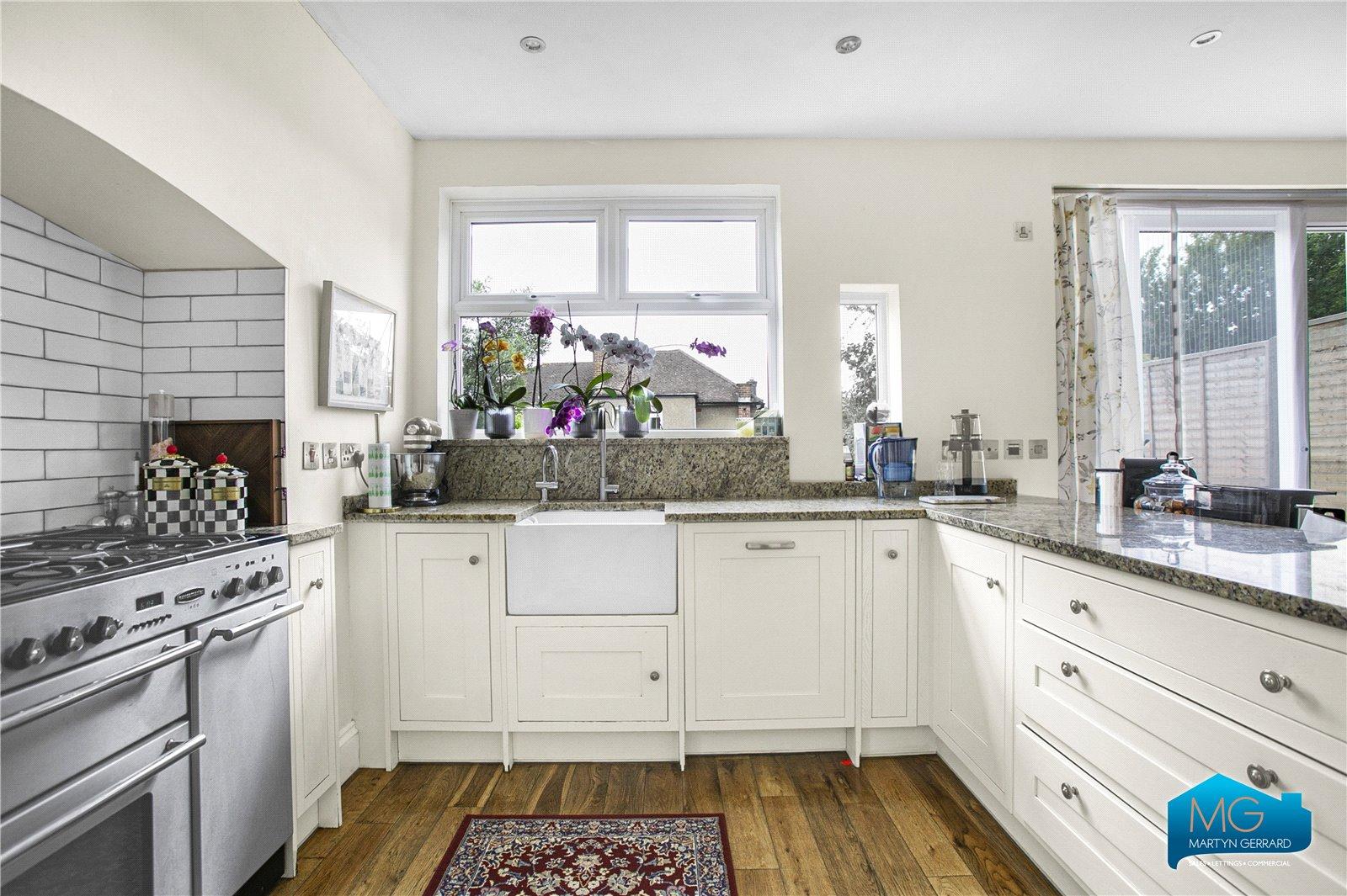 4 bedroom Semi-Detached House to rent - Martyn Gerrard