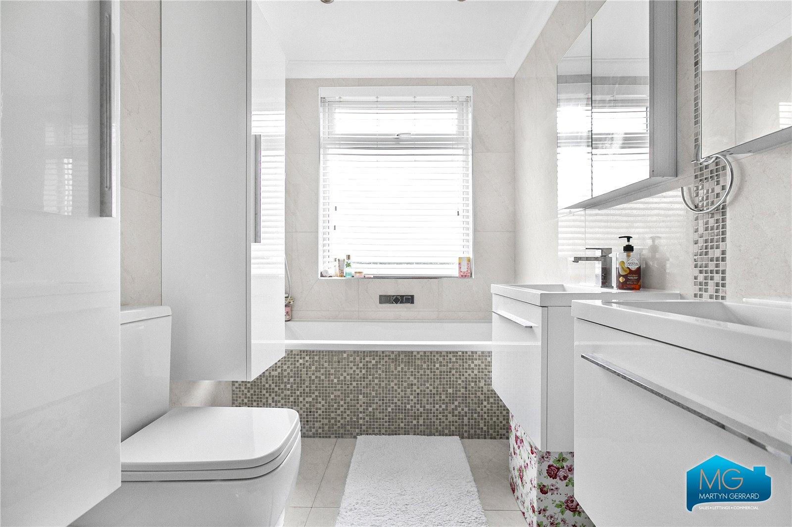 4 bedroom Semi-Detached House to rent - Martyn Gerrard