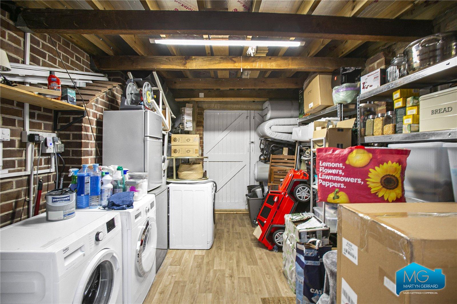 4 bedroom Semi-Detached House to rent - Martyn Gerrard