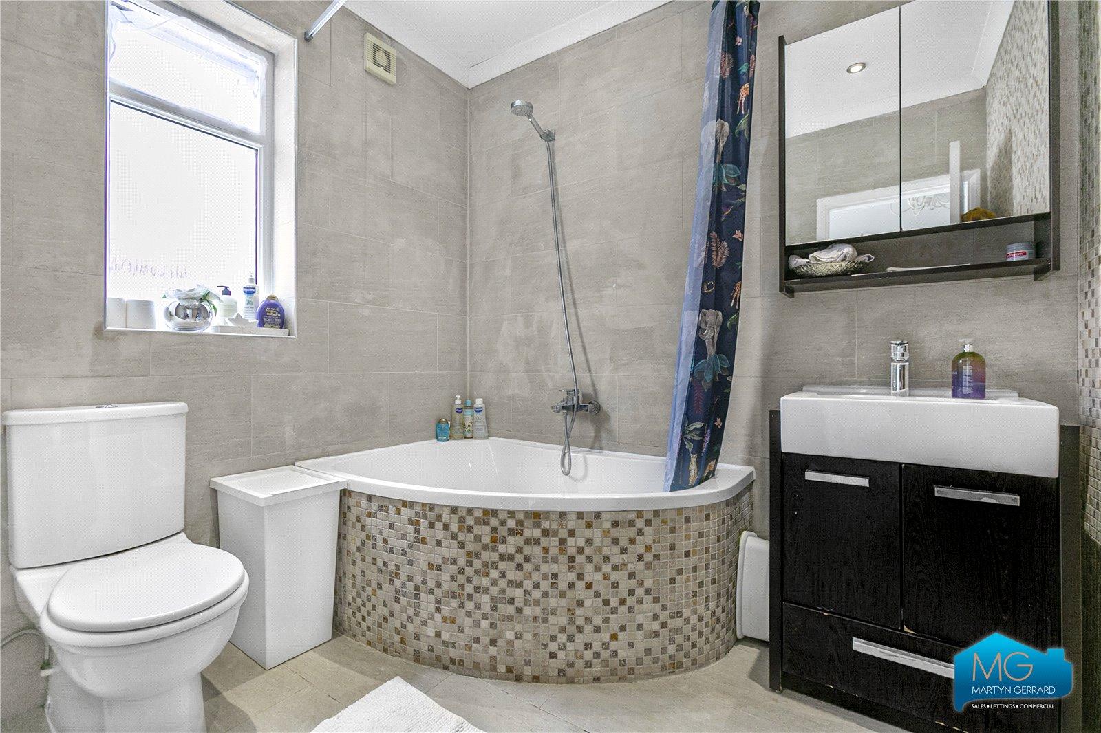 4 bedroom Semi-Detached House to rent - Martyn Gerrard