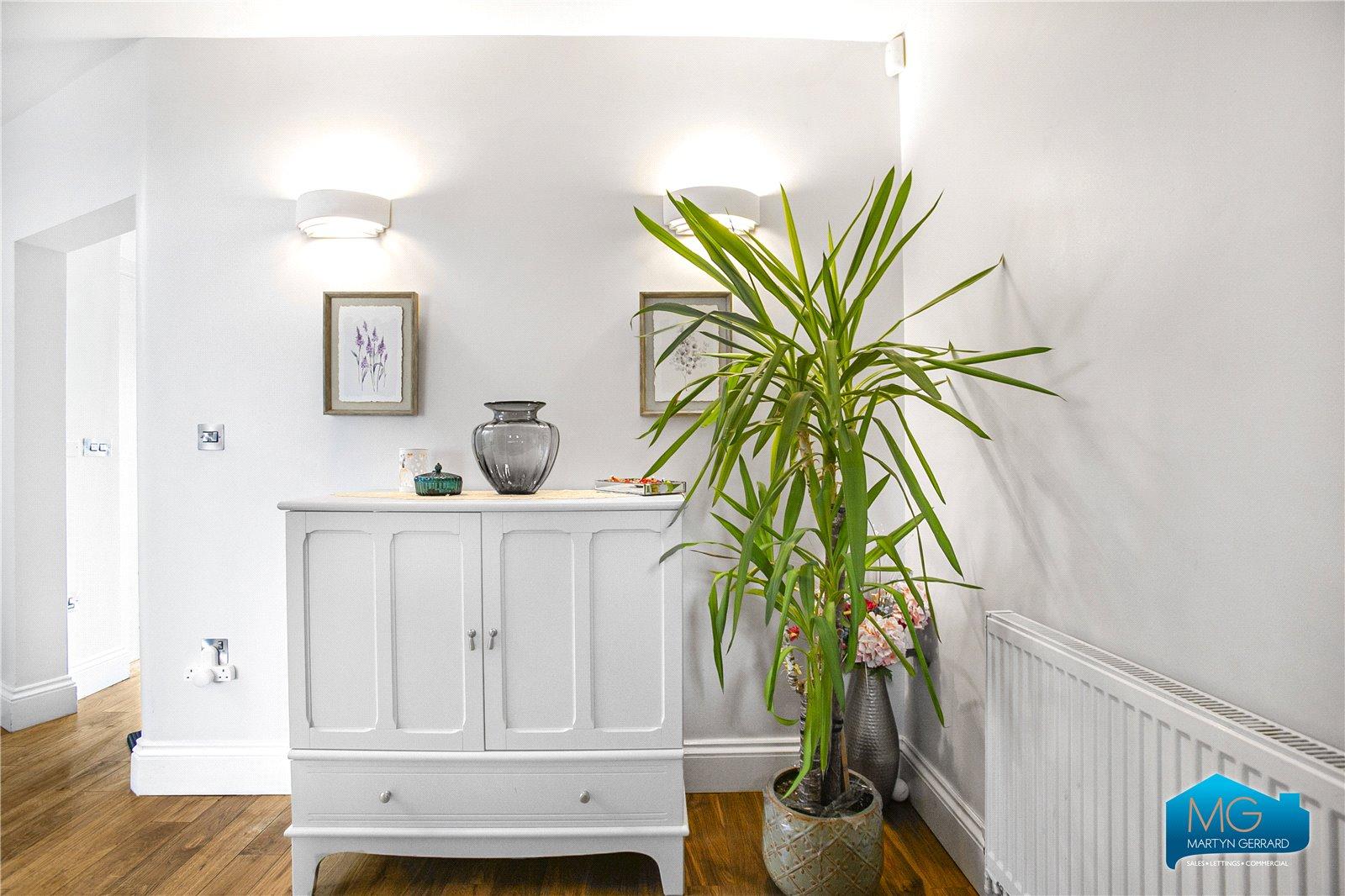 4 bedroom Semi-Detached House to rent - Martyn Gerrard