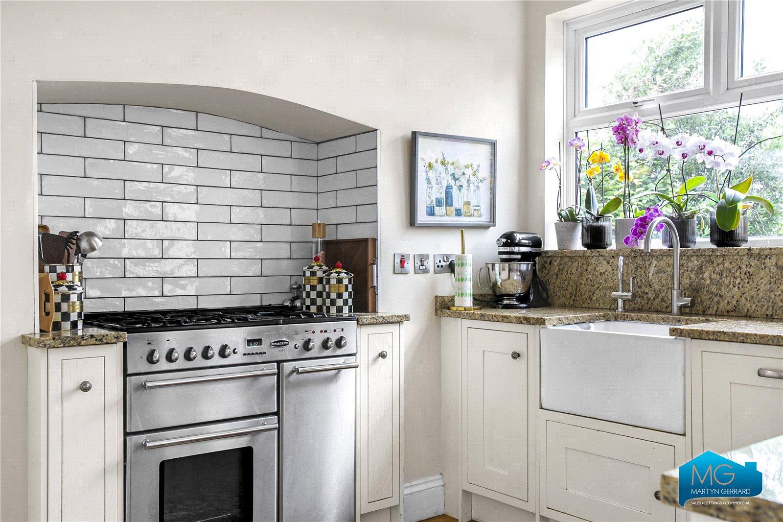 4 bedroom Semi-Detached House to rent - Martyn Gerrard