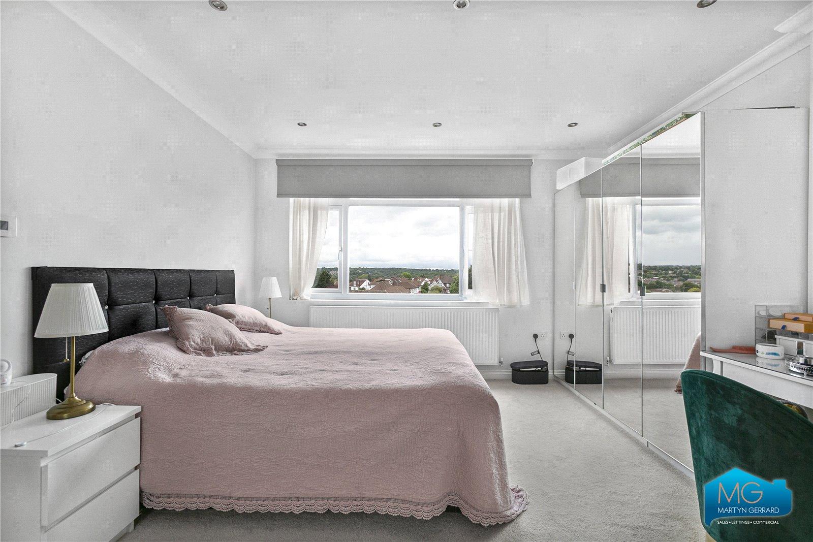 4 bedroom Semi-Detached House to rent - Martyn Gerrard
