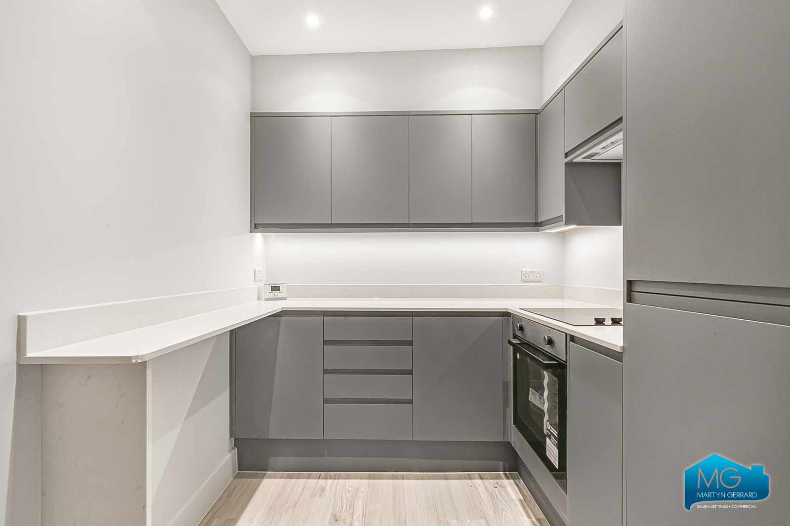 2 bedroom Apartment to rent - Martyn Gerrard