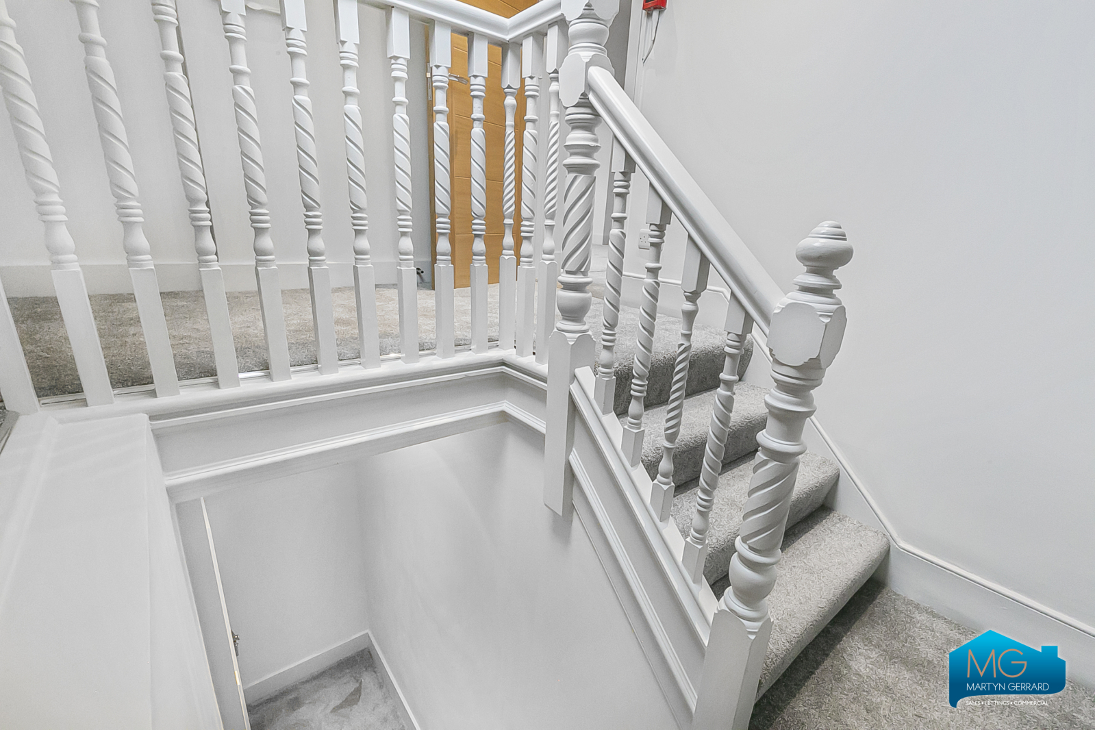 2 bedroom Apartment to rent - Martyn Gerrard