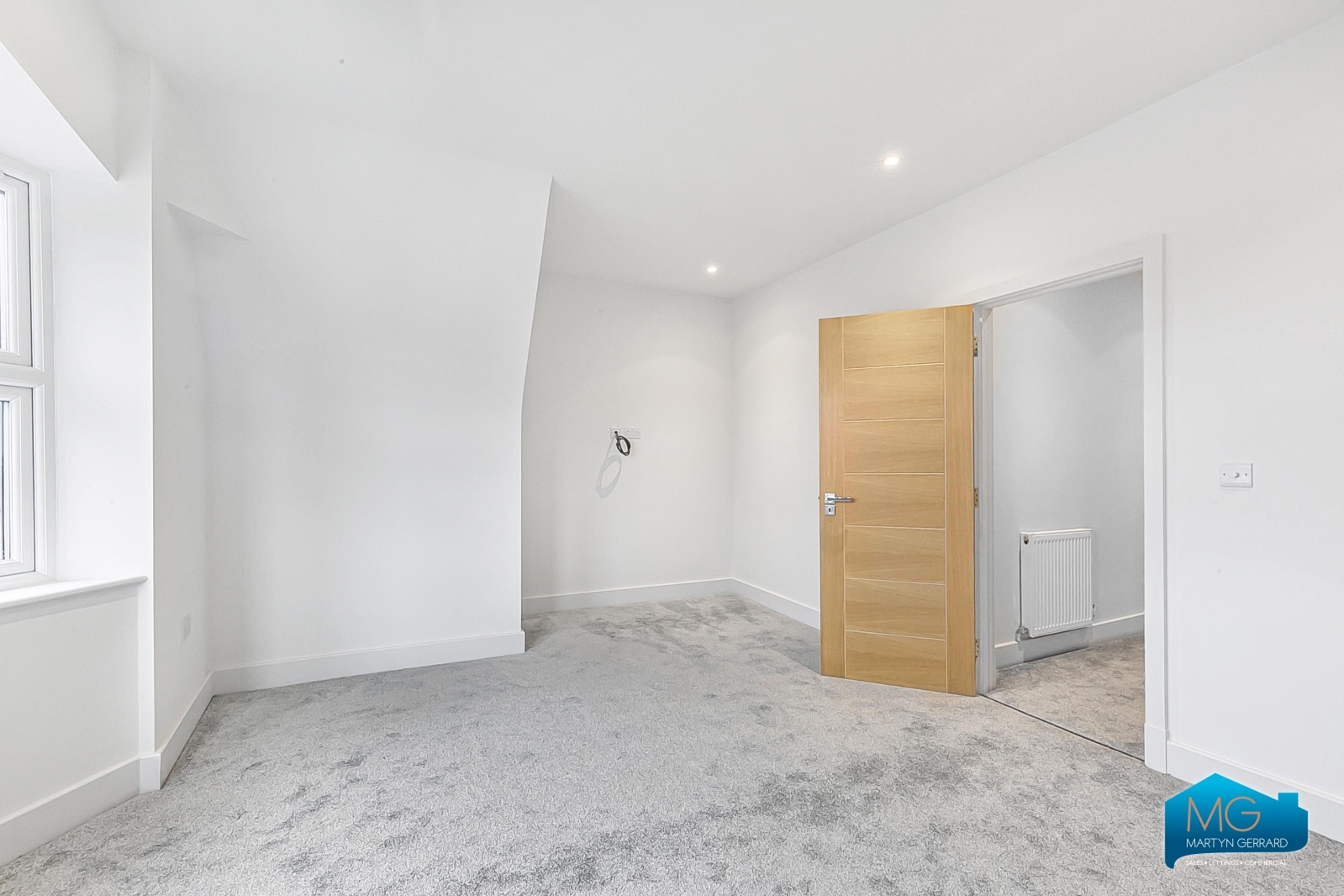2 bedroom Apartment to rent - Martyn Gerrard