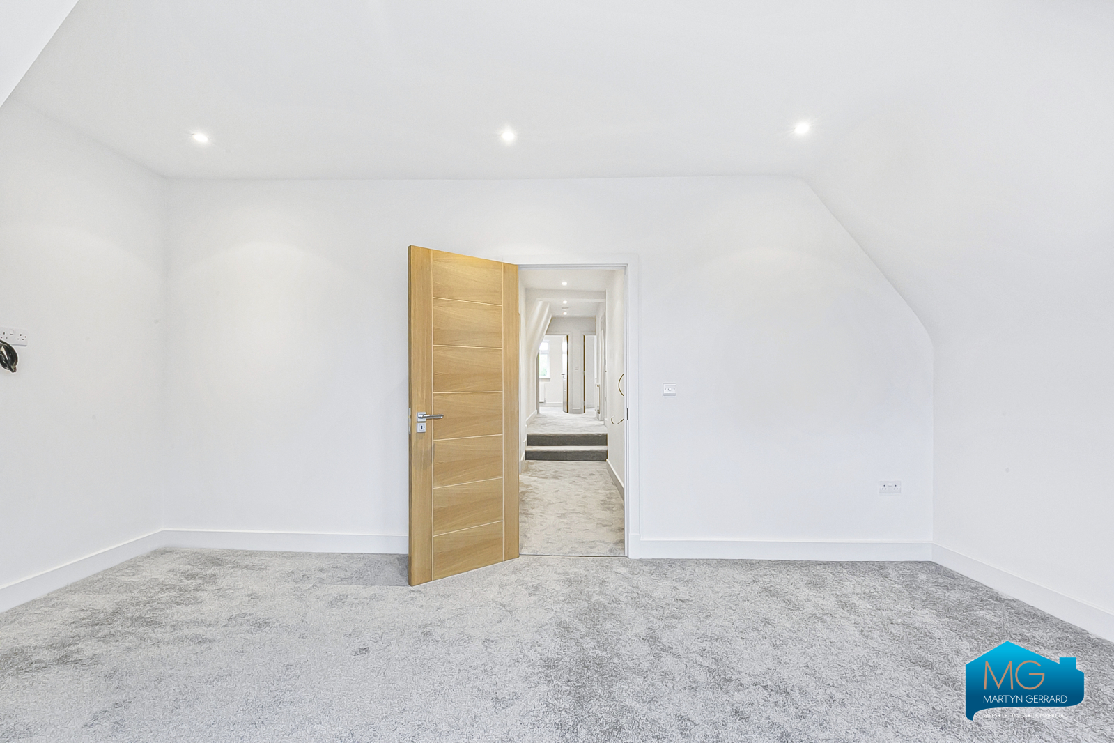 2 bedroom Apartment to rent - Martyn Gerrard