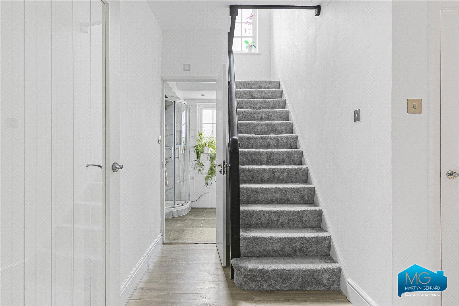 5 bedroom Detached House to rent - Martyn Gerrard