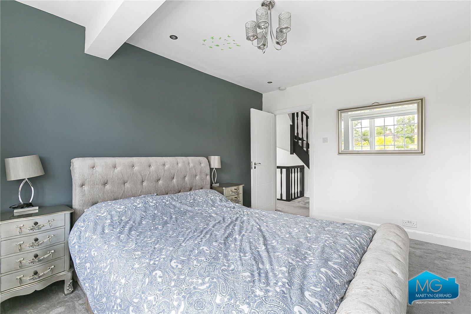 5 bedroom Detached House to rent - Martyn Gerrard