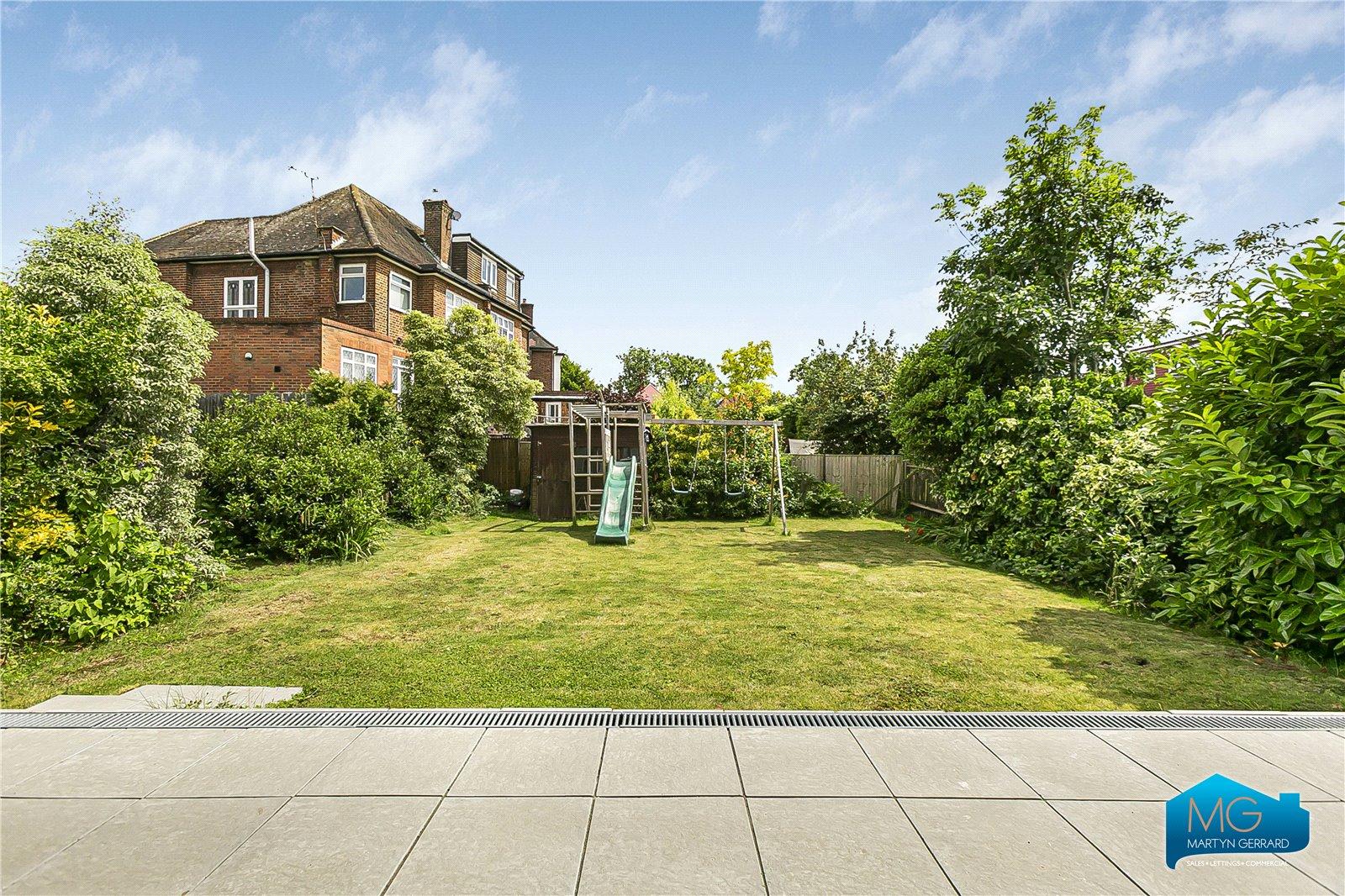 5 bedroom Detached House to rent - Martyn Gerrard