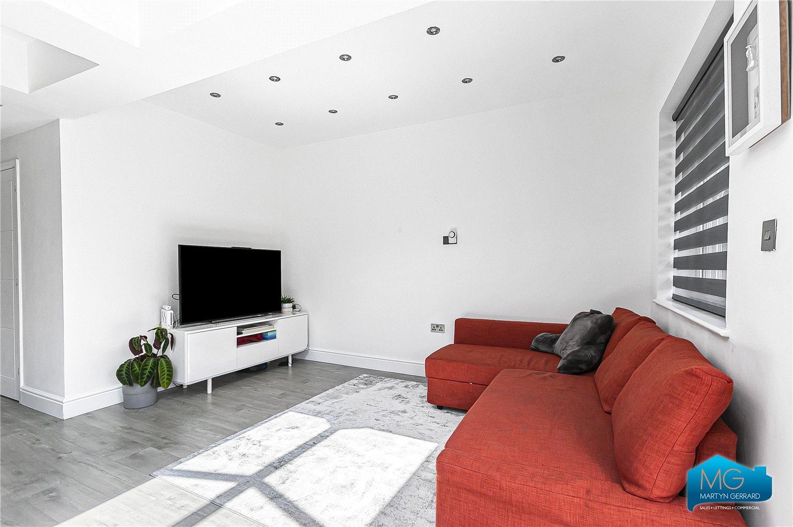 5 bedroom Detached House to rent - Martyn Gerrard