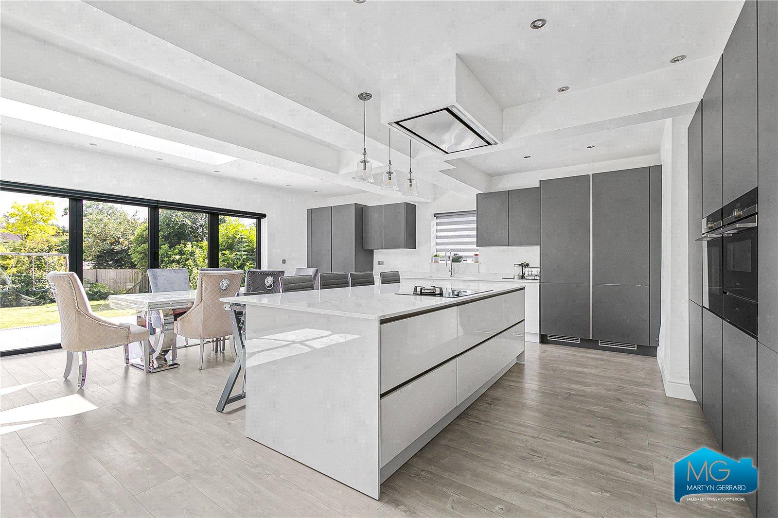 5 bedroom Detached House to rent - Martyn Gerrard