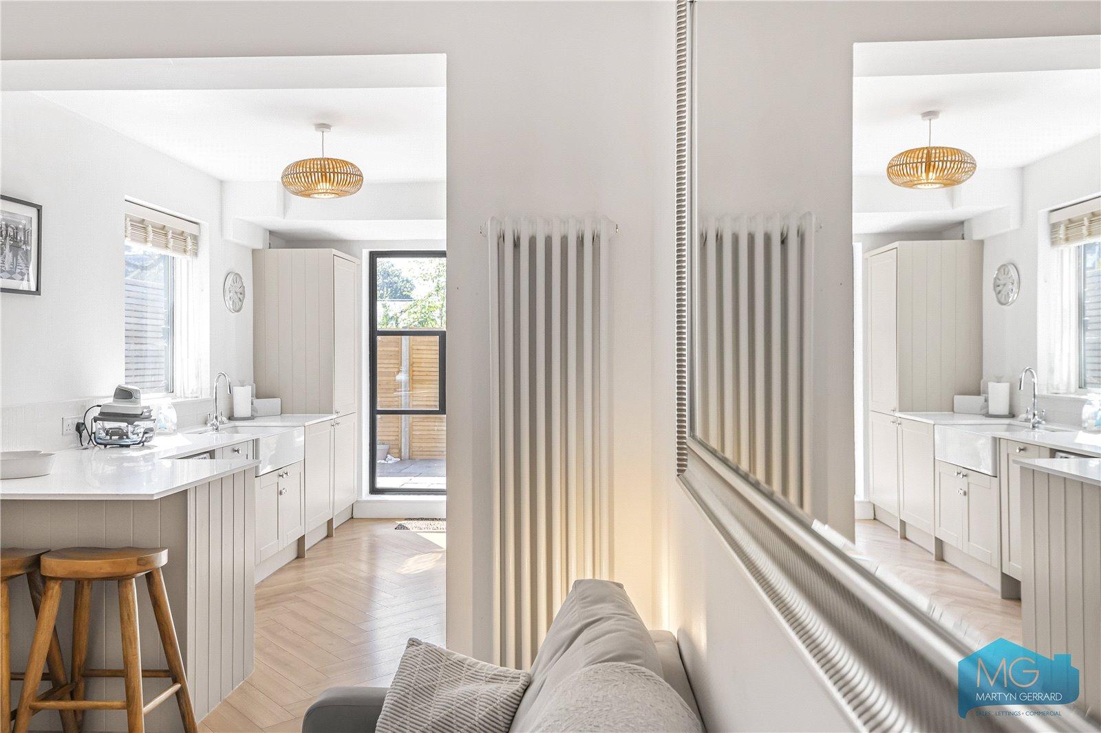 2 bedroom Terraced House for sale - Martyn Gerrard