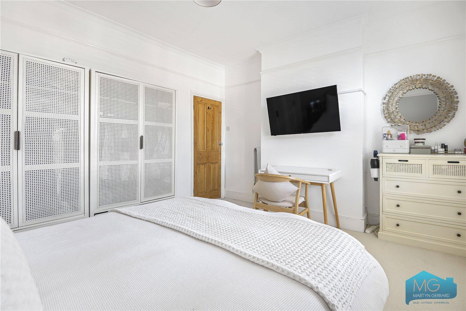 2 bedroom Terraced House for sale - Martyn Gerrard