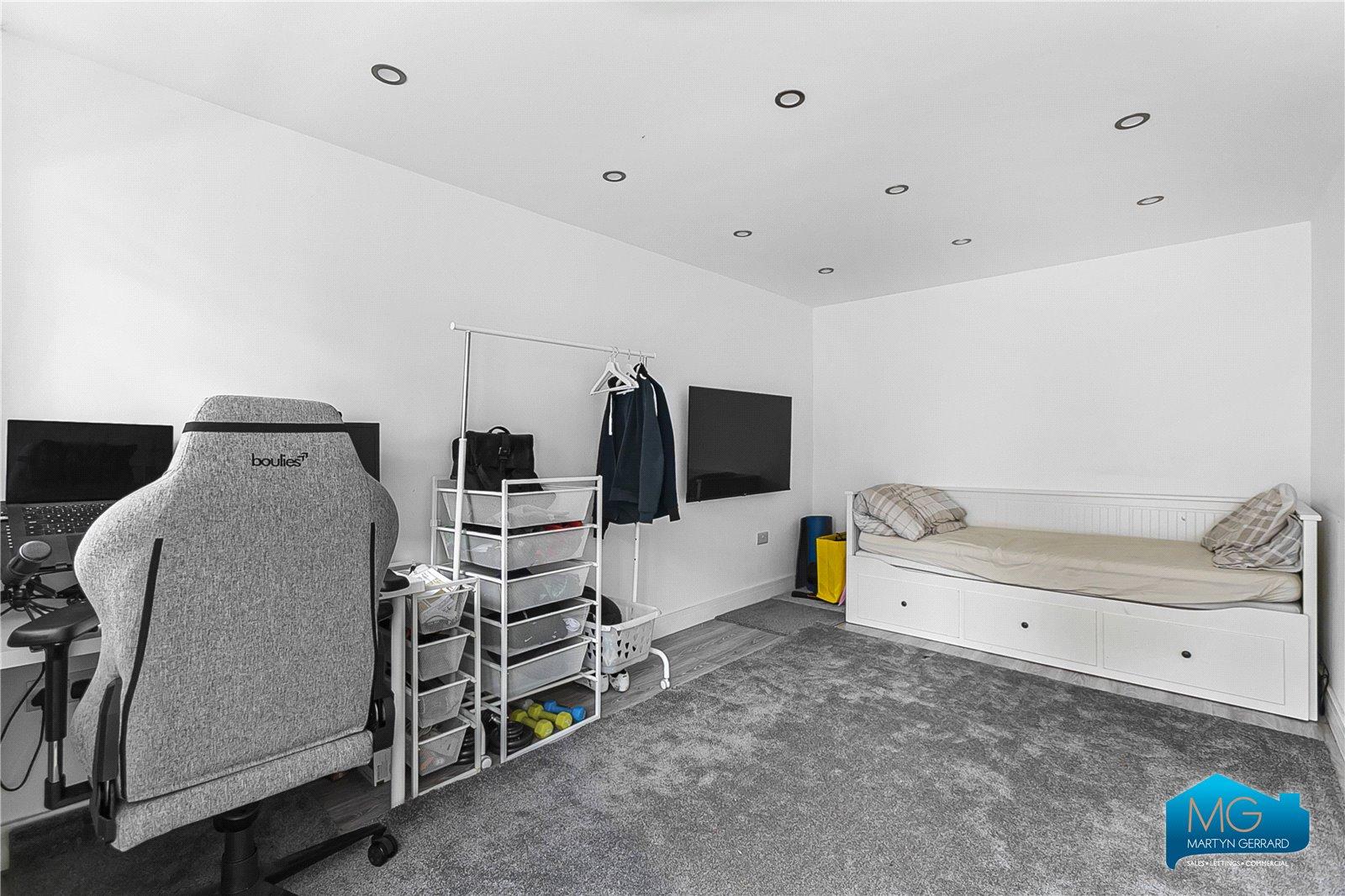 4 bedroom Semi-Detached House to rent - Martyn Gerrard