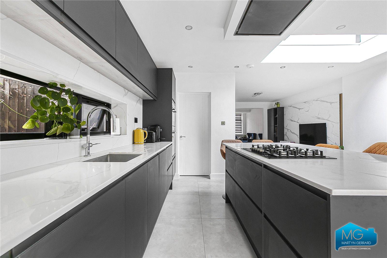 4 bedroom Semi-Detached House to rent - Martyn Gerrard