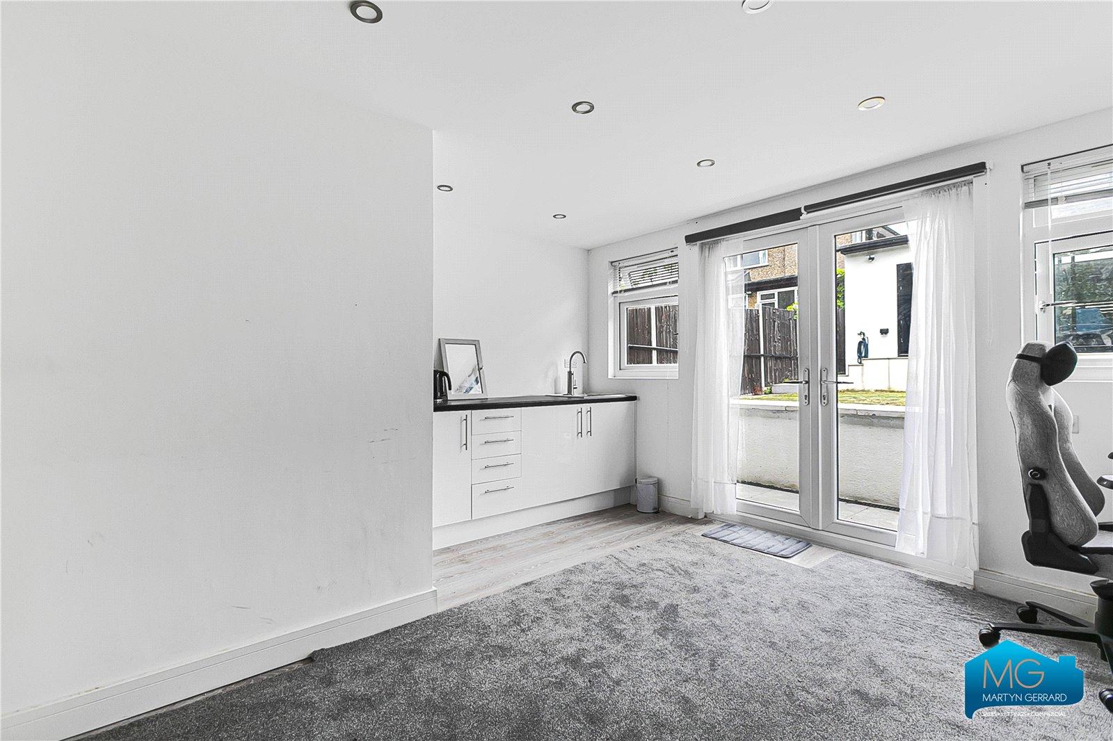 4 bedroom Semi-Detached House to rent - Martyn Gerrard