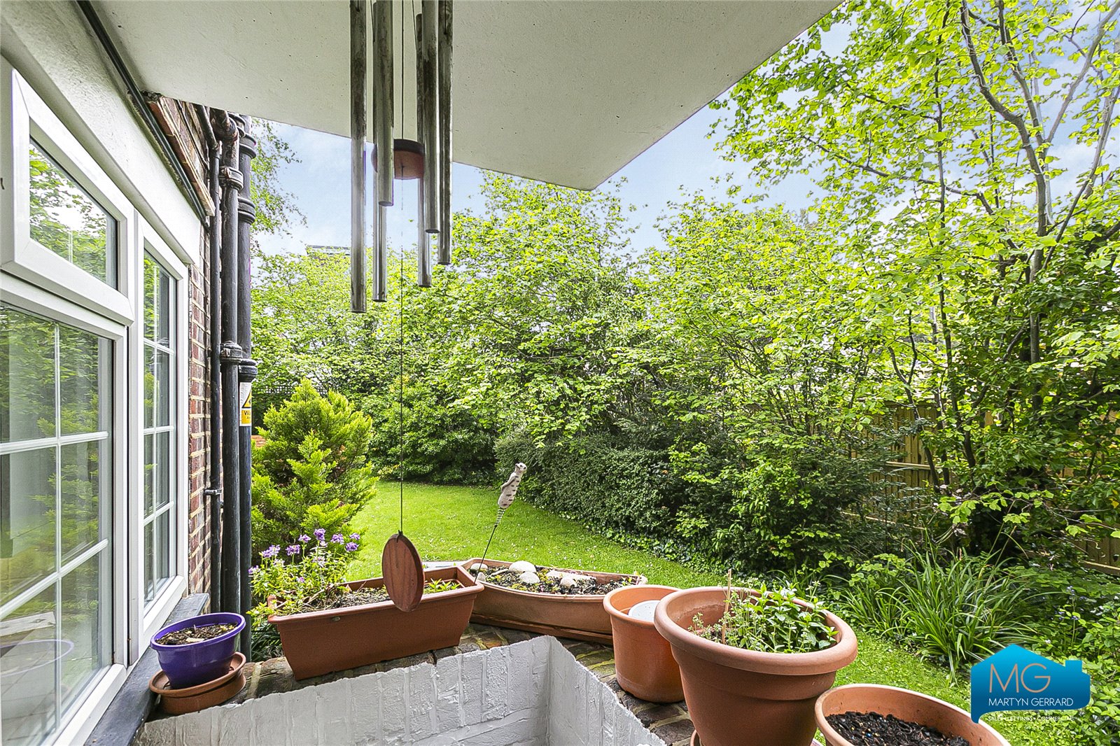 2 bedroom Apartment to rent - Martyn Gerrard