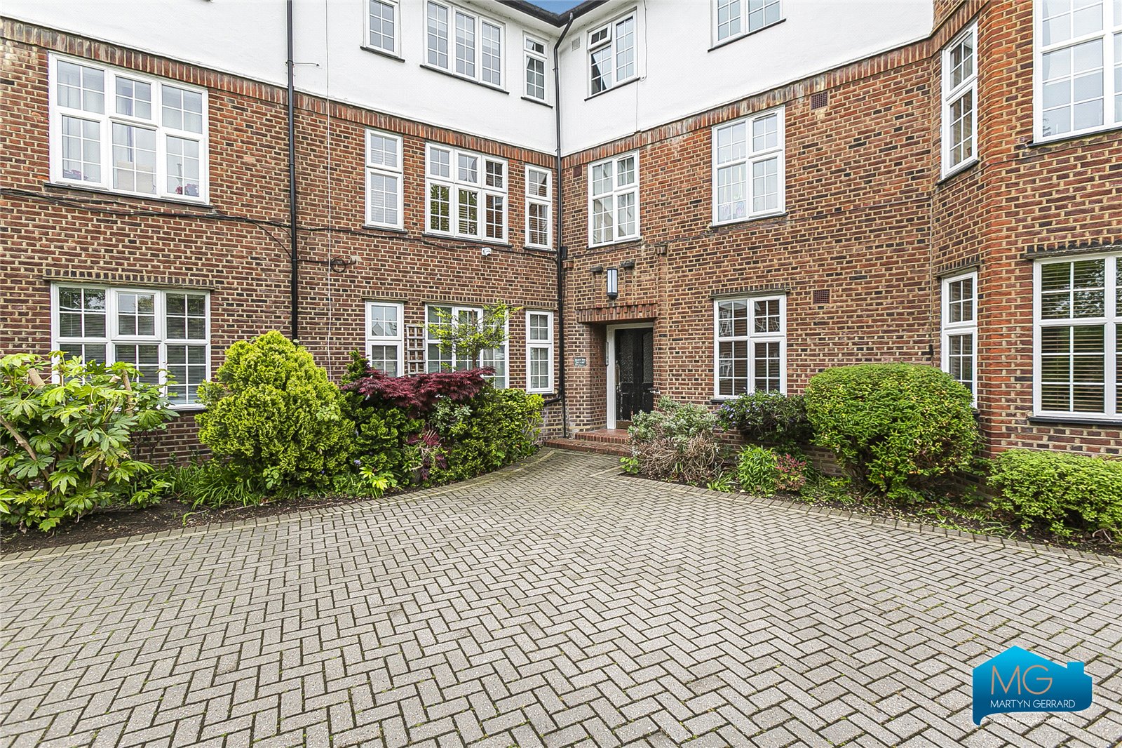 2 bedroom Apartment to rent - Martyn Gerrard