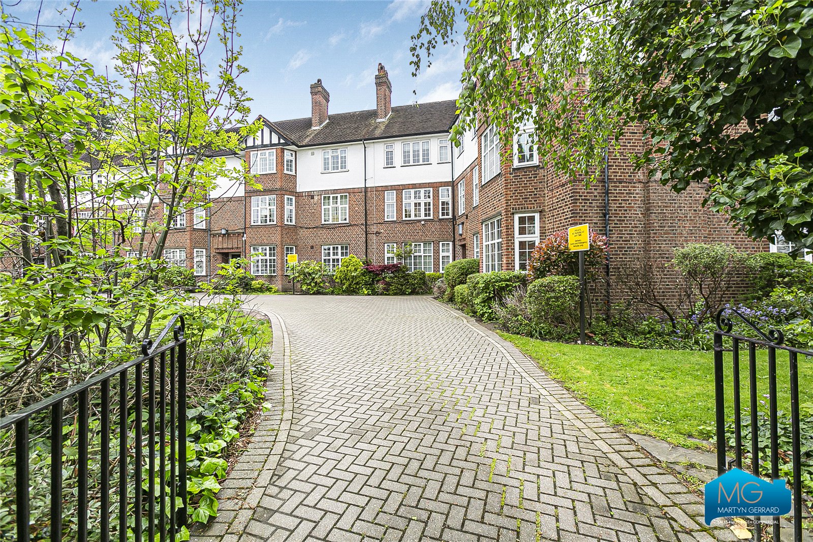 2 bedroom Apartment to rent - Martyn Gerrard