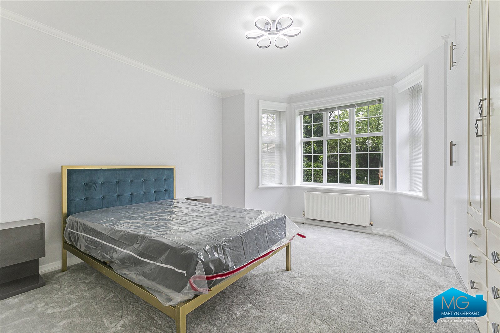 2 bedroom Apartment to rent - Martyn Gerrard