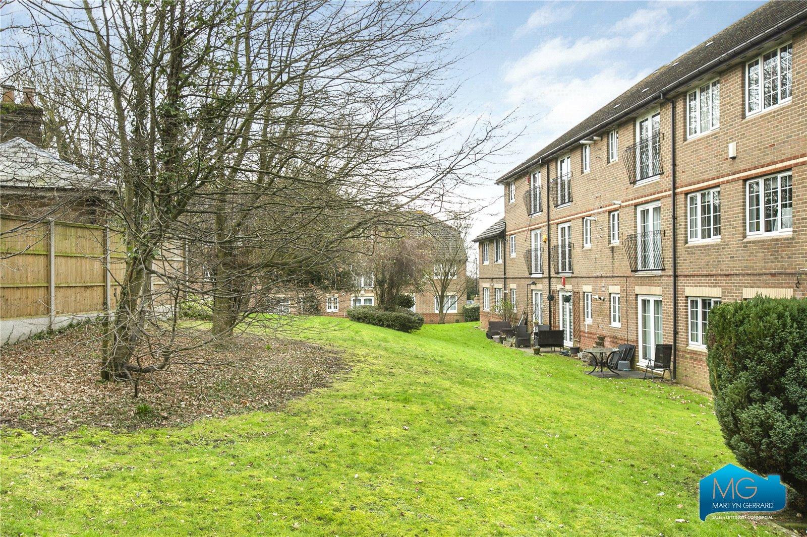 2 bedroom Apartment to rent - Martyn Gerrard