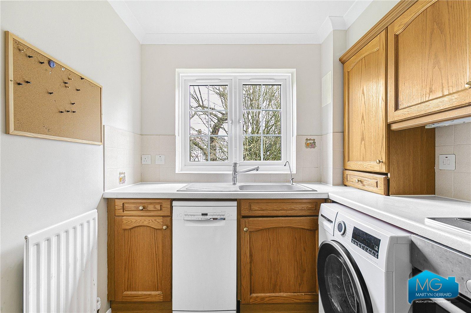 2 bedroom Apartment to rent - Martyn Gerrard