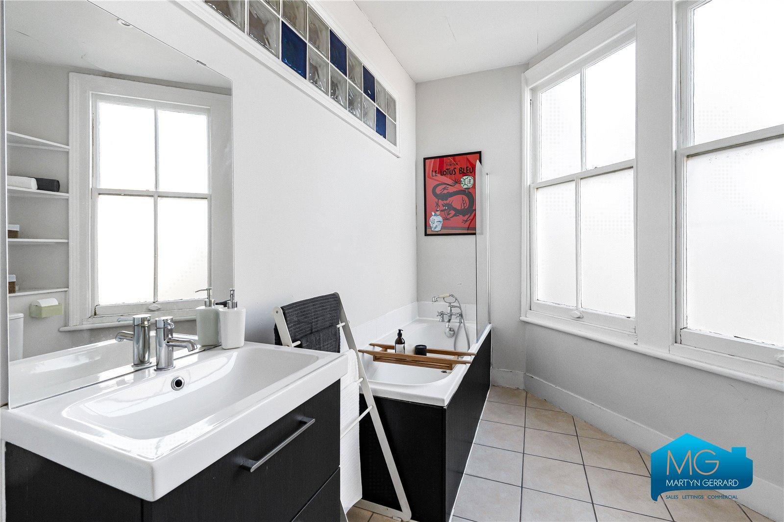 Studio Apartment to rent - Martyn Gerrard