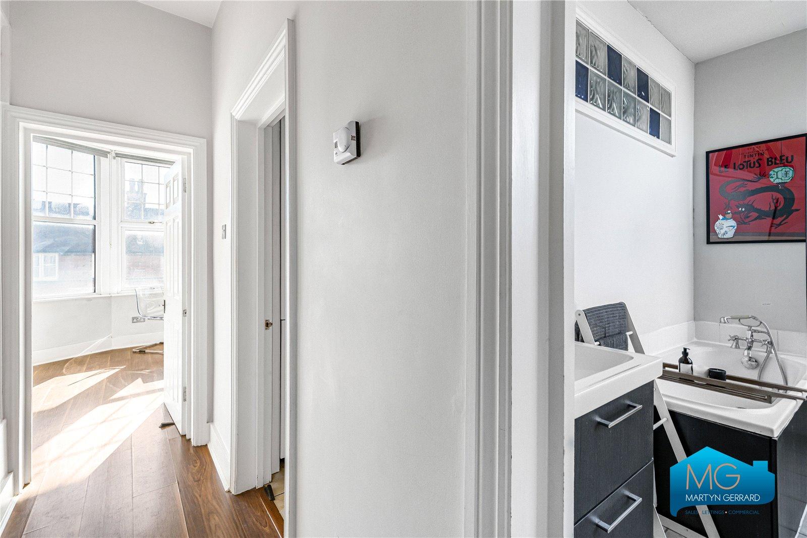 Studio Apartment to rent - Martyn Gerrard