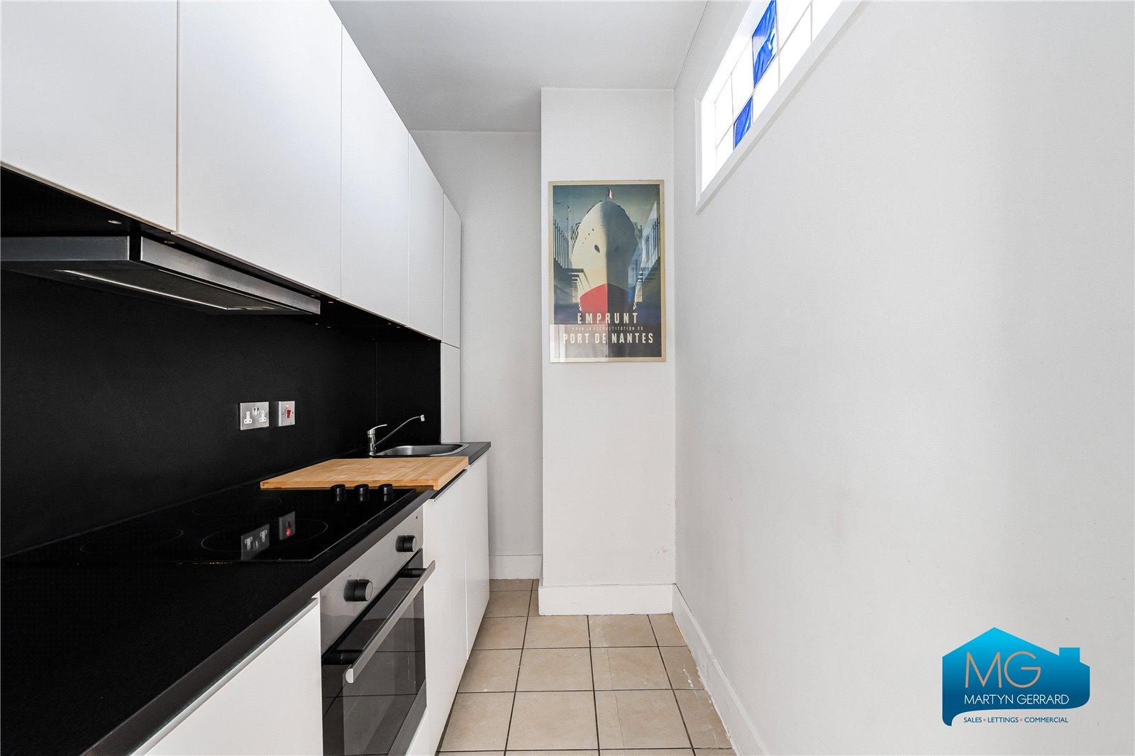 Studio Apartment to rent - Martyn Gerrard