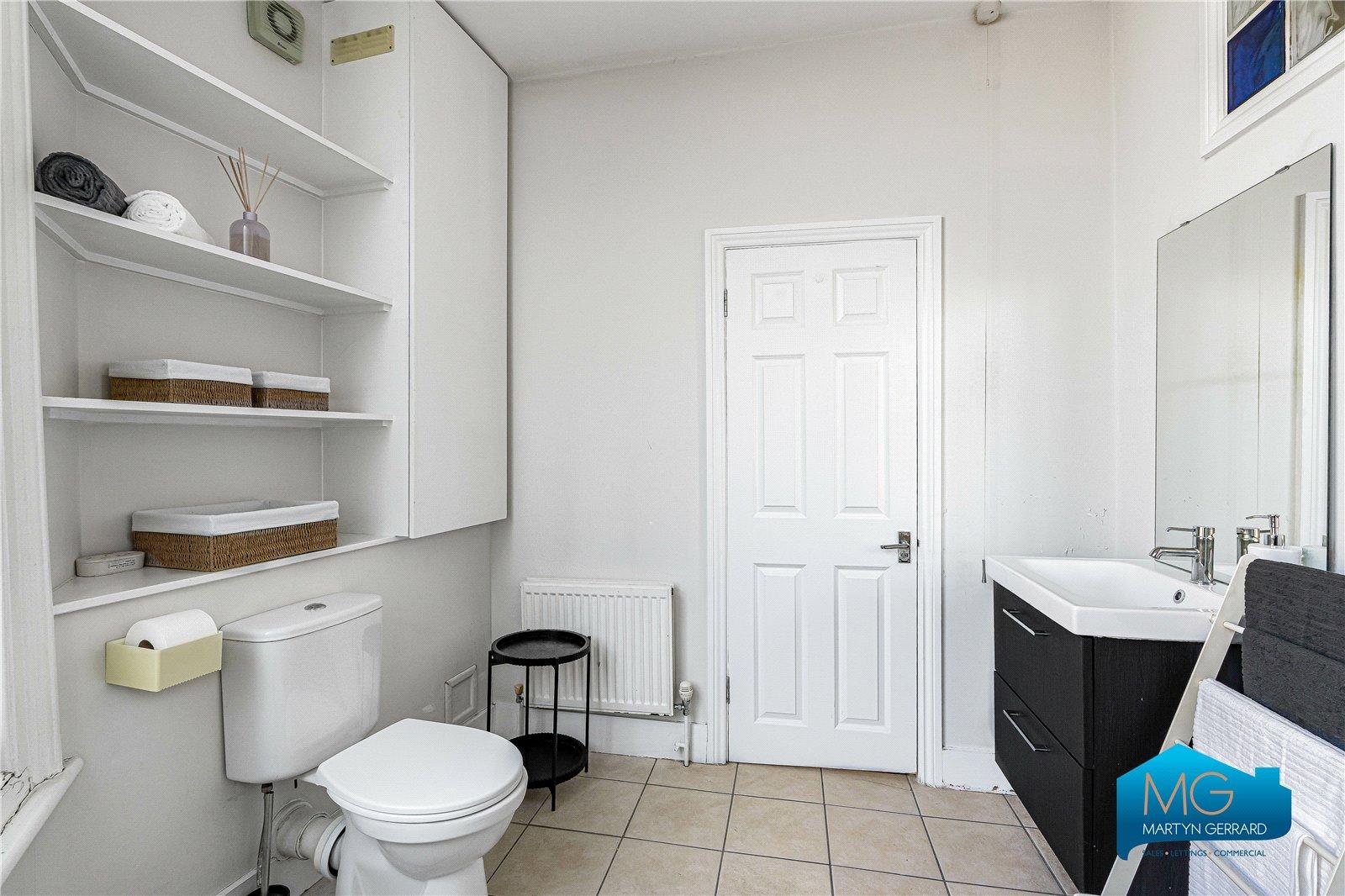 Studio Apartment to rent - Martyn Gerrard