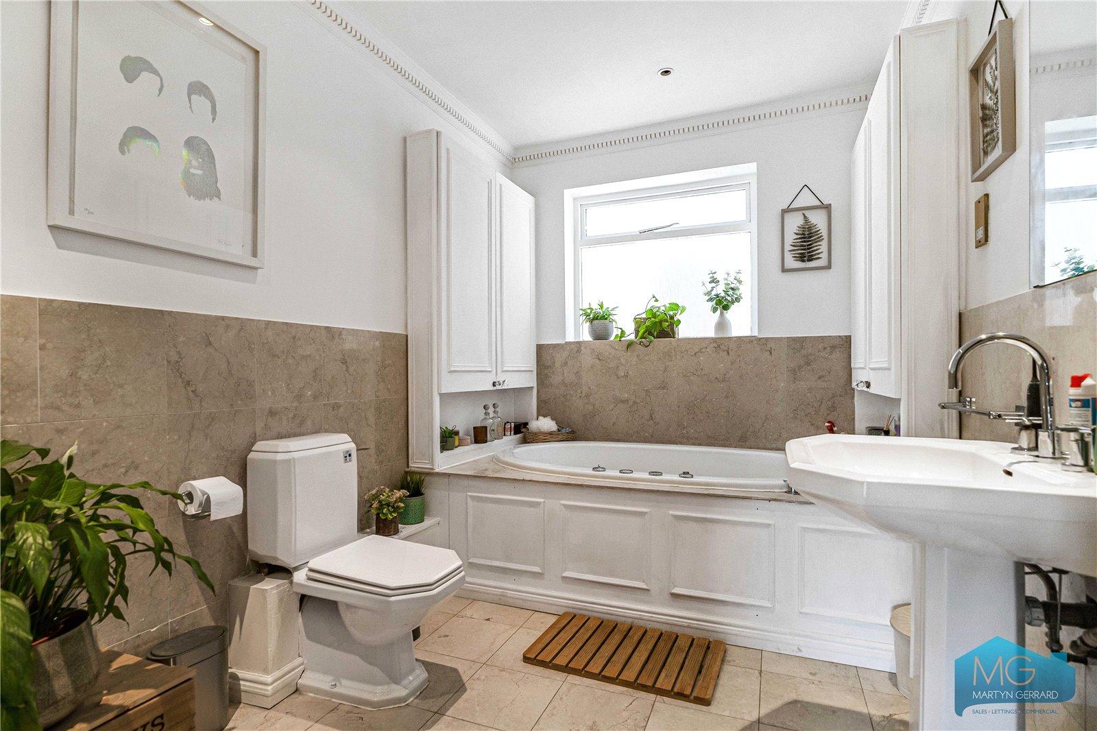 4 bedroom Detached House for sale - Martyn Gerrard