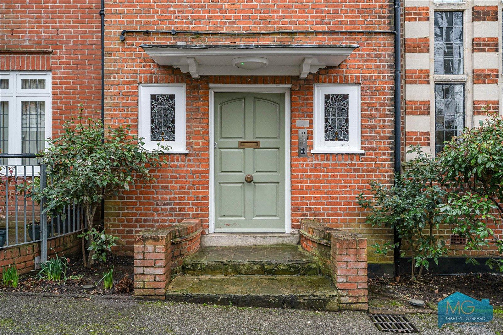 2 bedroom Apartment for sale - Martyn Gerrard