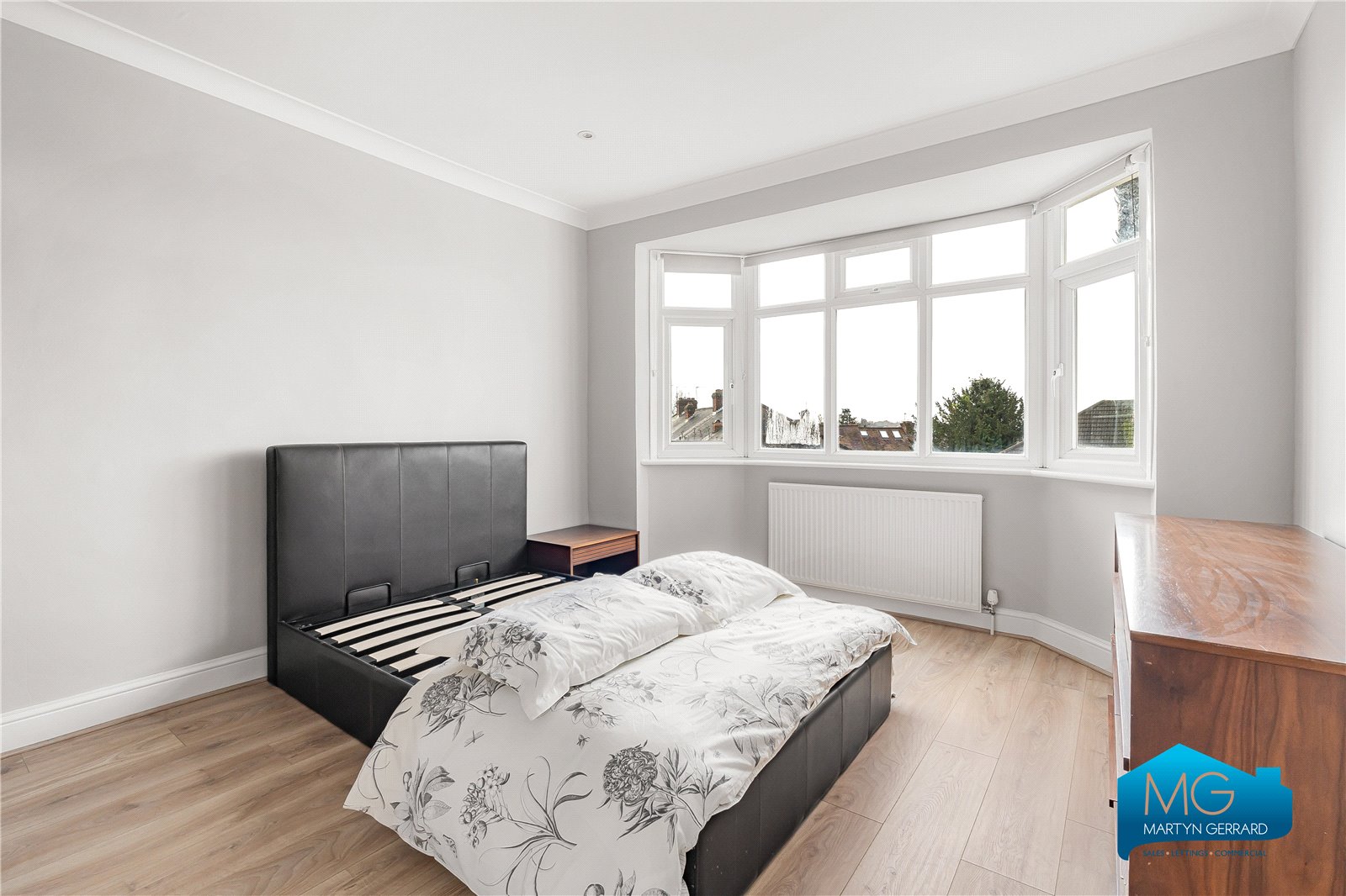 3 bedroom Semi-Detached House to rent - Martyn Gerrard