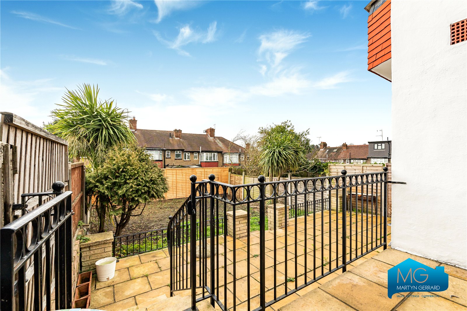3 bedroom Semi-Detached House to rent - Martyn Gerrard