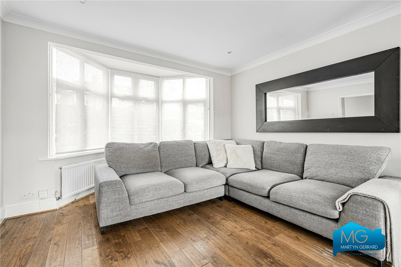 3 bedroom Semi-Detached House to rent - Martyn Gerrard