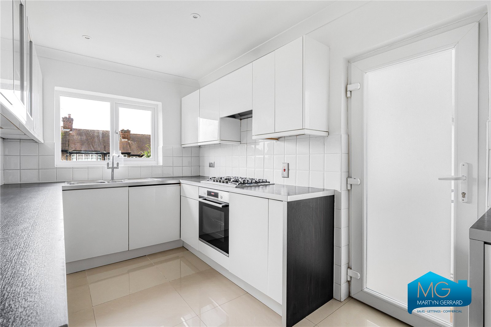 3 bedroom Semi-Detached House to rent - Martyn Gerrard