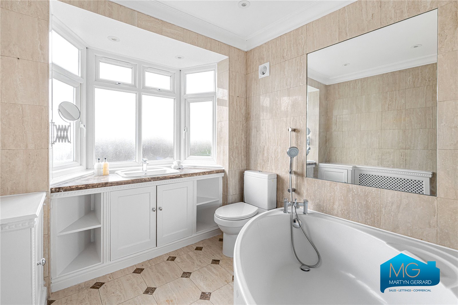 3 bedroom Semi-Detached House to rent - Martyn Gerrard