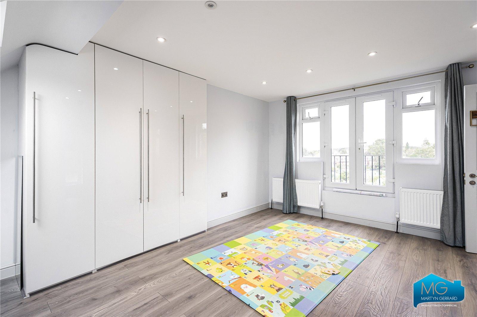 5 bedroom Semi-Detached House to rent - Martyn Gerrard