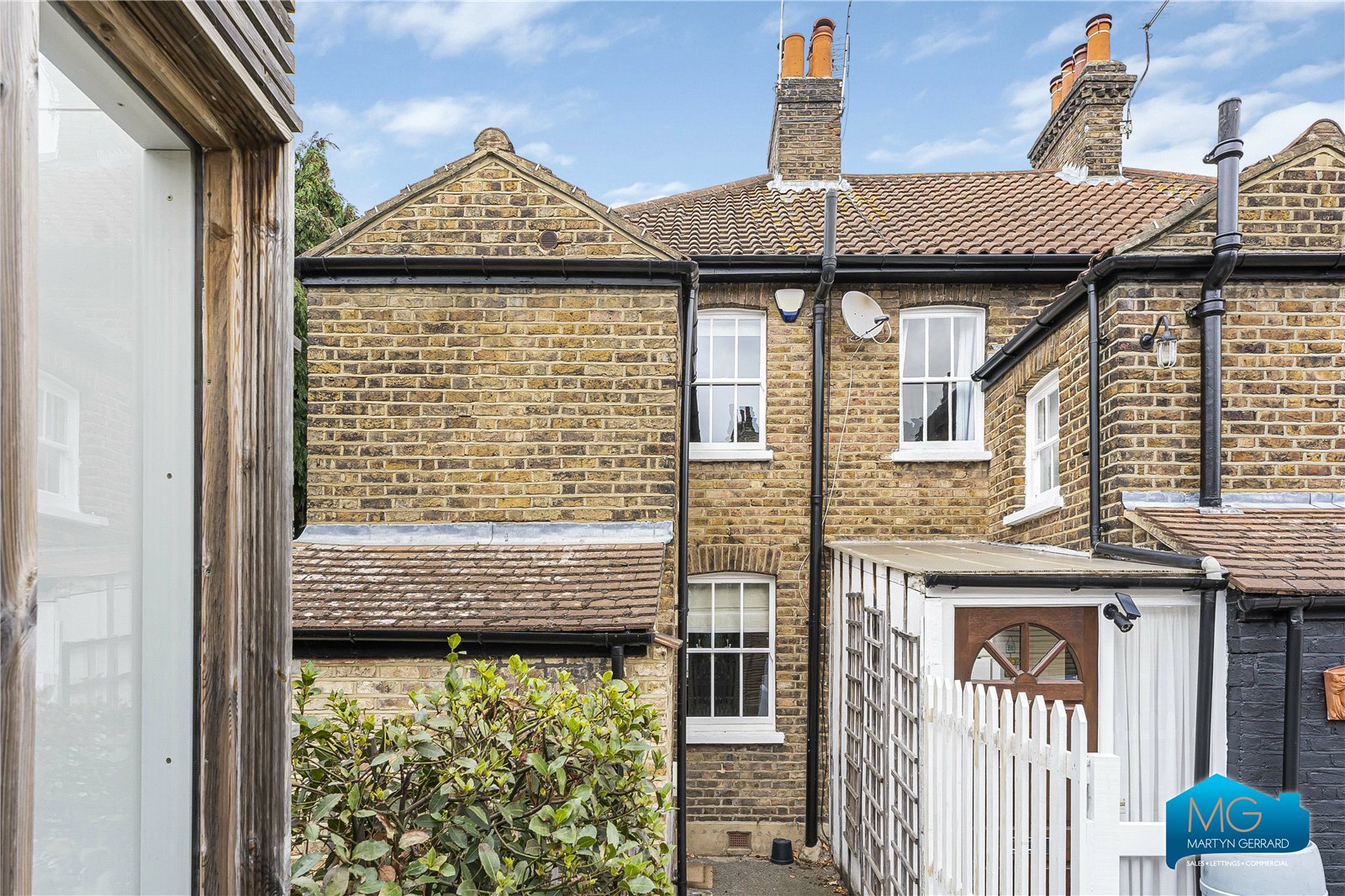 2 bedroom Semi-Detached House to rent - Martyn Gerrard
