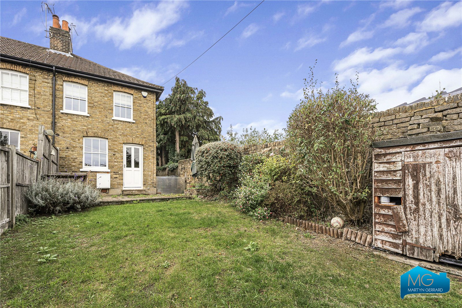 2 bedroom Semi-Detached House to rent - Martyn Gerrard